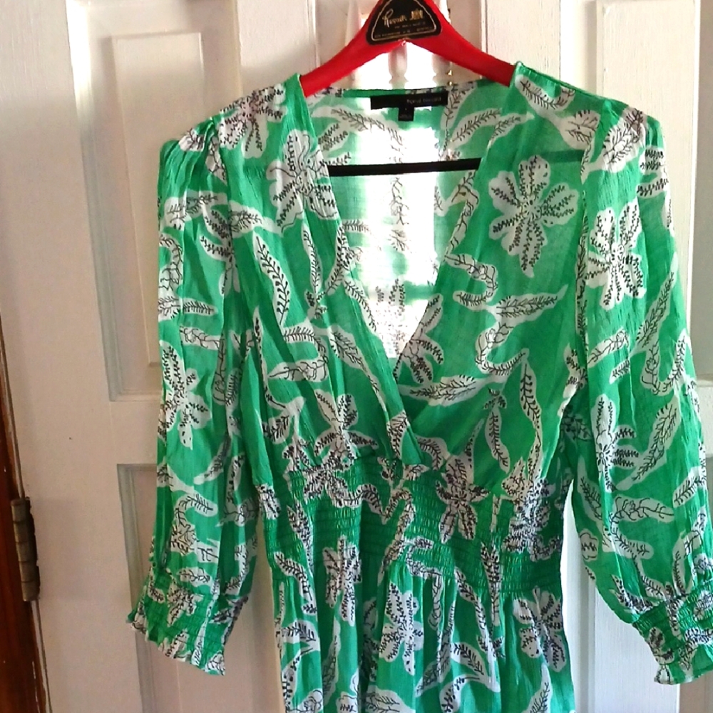 Harve Bernal Size L Green Floral Blouse.